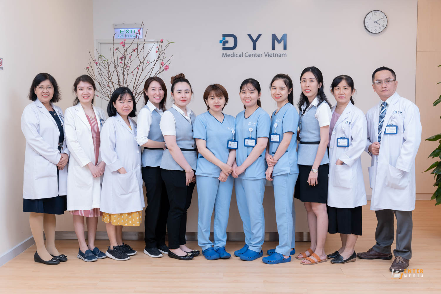 dym-profiledn-012-8122