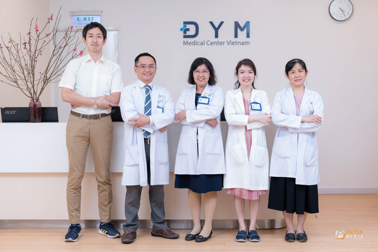 dym-profiledn-016-8122