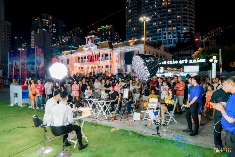 Hậu trường Enter Media livestream bán tour sự kiện lướt