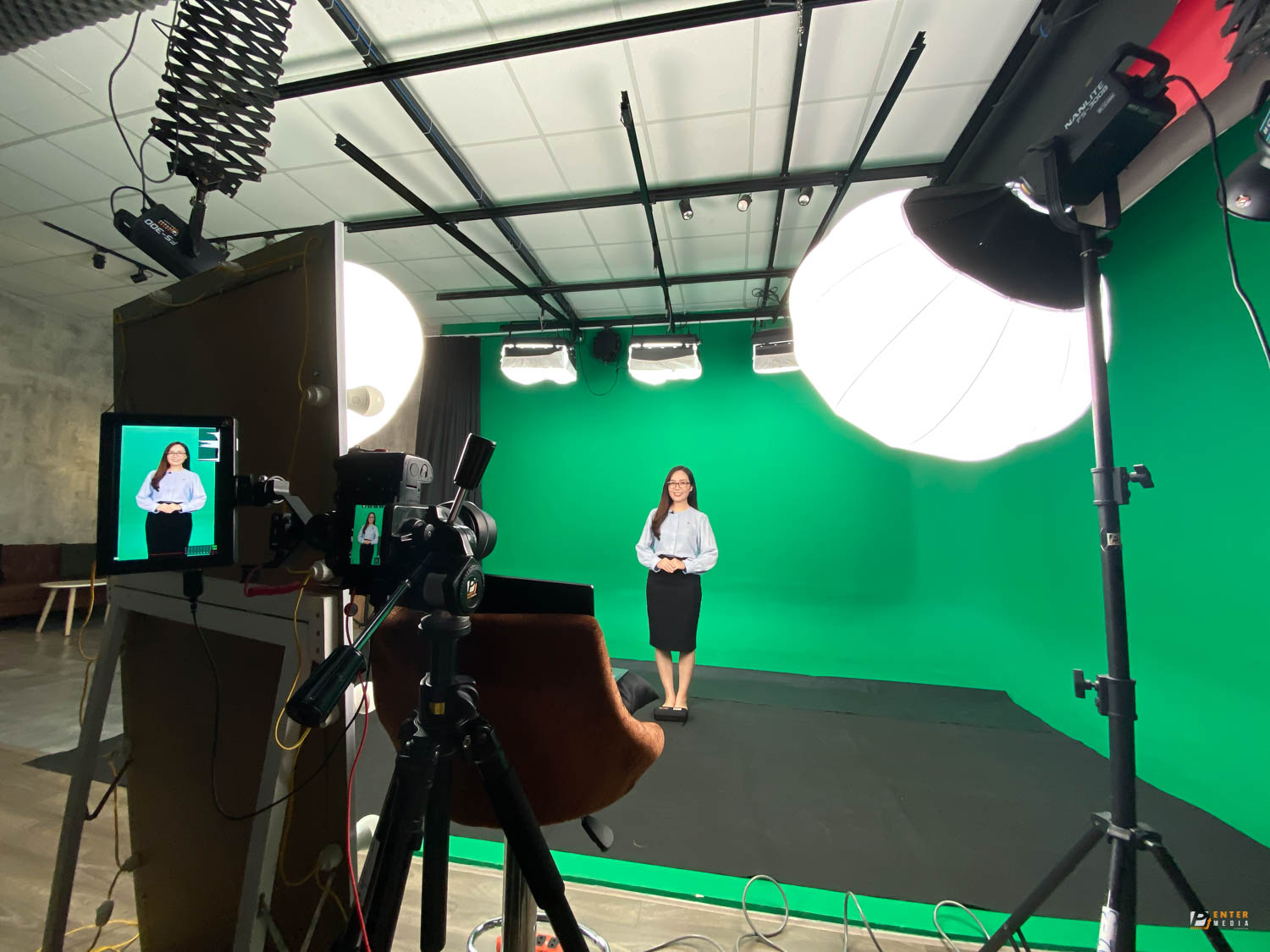 Enter Media quay bản tin doanh nghiệp phông xanh cho GIC