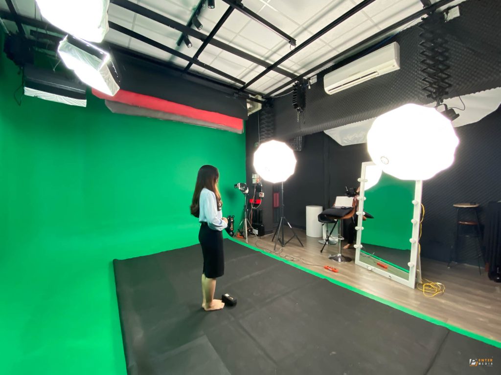 Enter Media quay bản tin doanh nghiệp phông xanh cho GIC