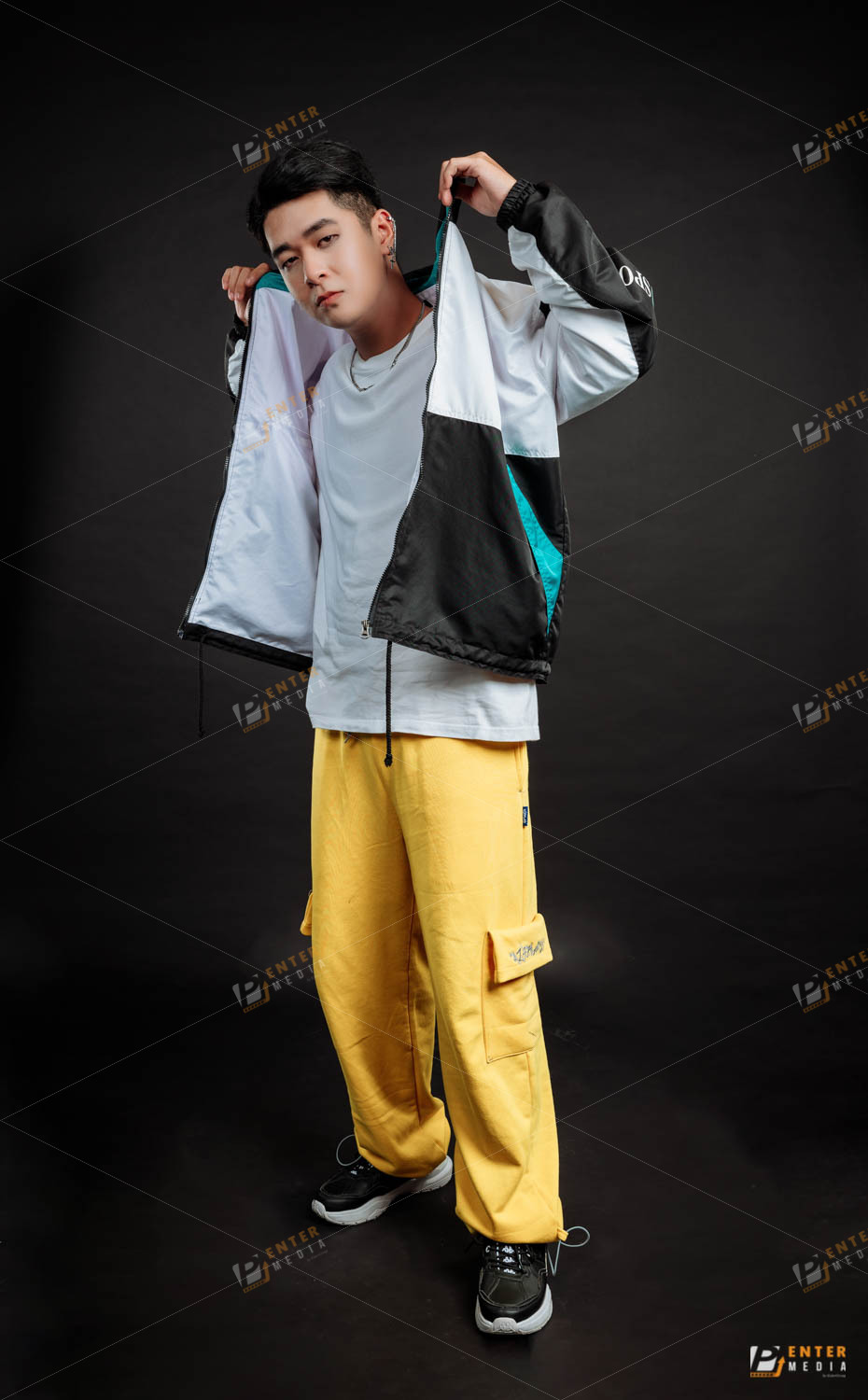 Hình chụp profile ban nhạc 3Brothers bởi Enter Media - 04