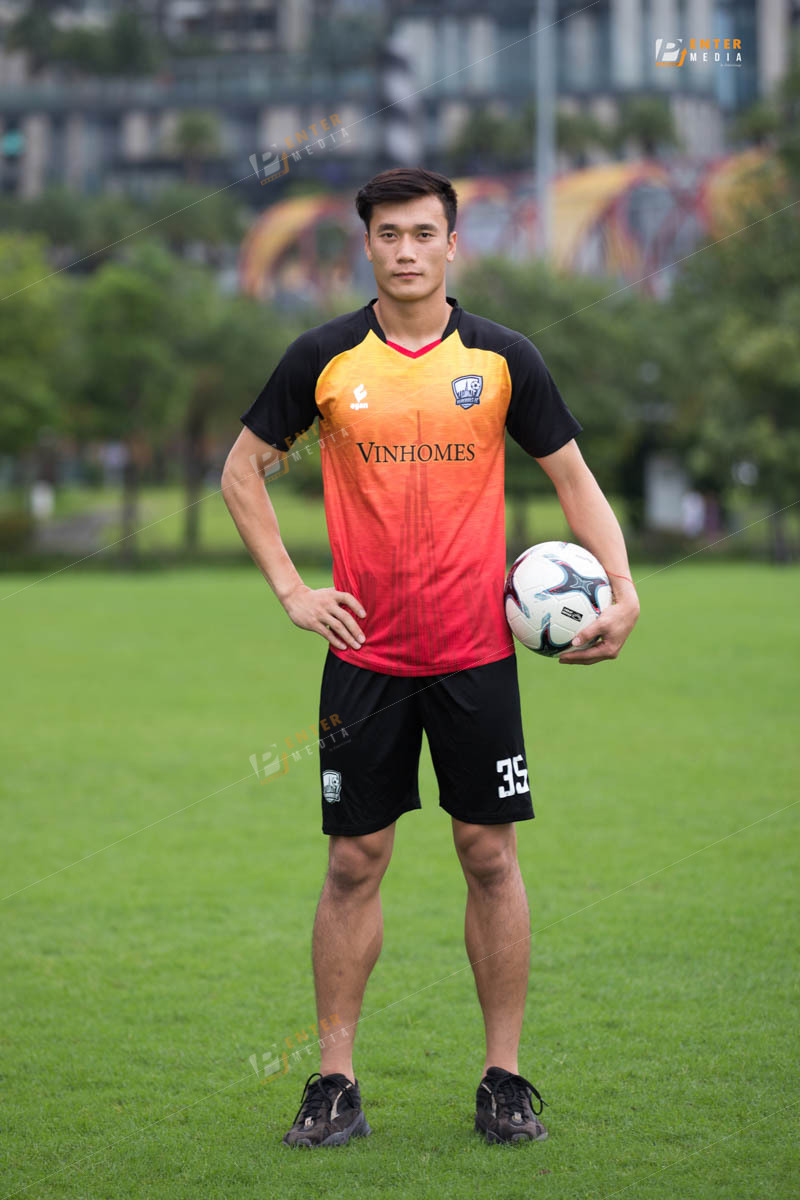 Hình chụp profile thu mon Bui Tien Dung thuoc Vinhomes FC tai Vinhomes Central Park bởi Enter Media - 01