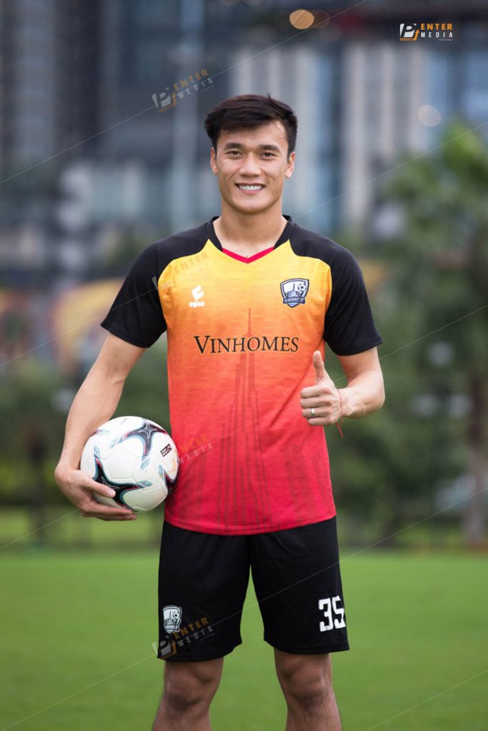 Hình chụp profile thu mon Bui Tien Dung thuoc Vinhomes FC tai Vinhomes Central Park bởi Enter Media - 02