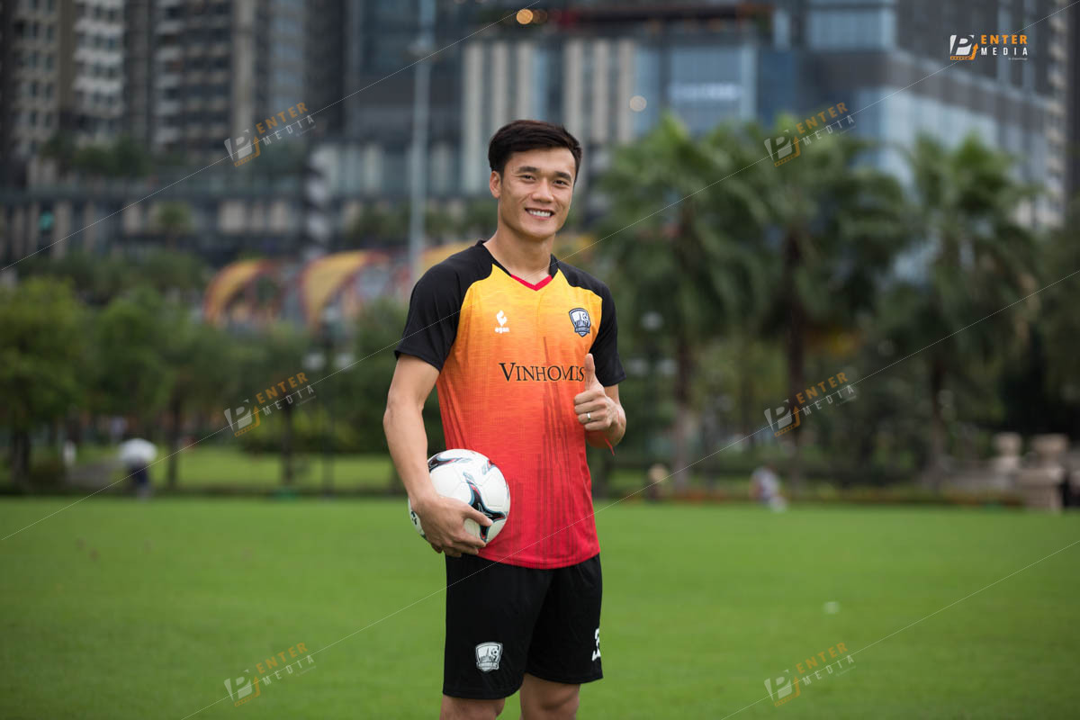 Hình chụp profile thu mon Bui Tien Dung thuoc Vinhomes FC tai Vinhomes Central Park bởi Enter Media - 04