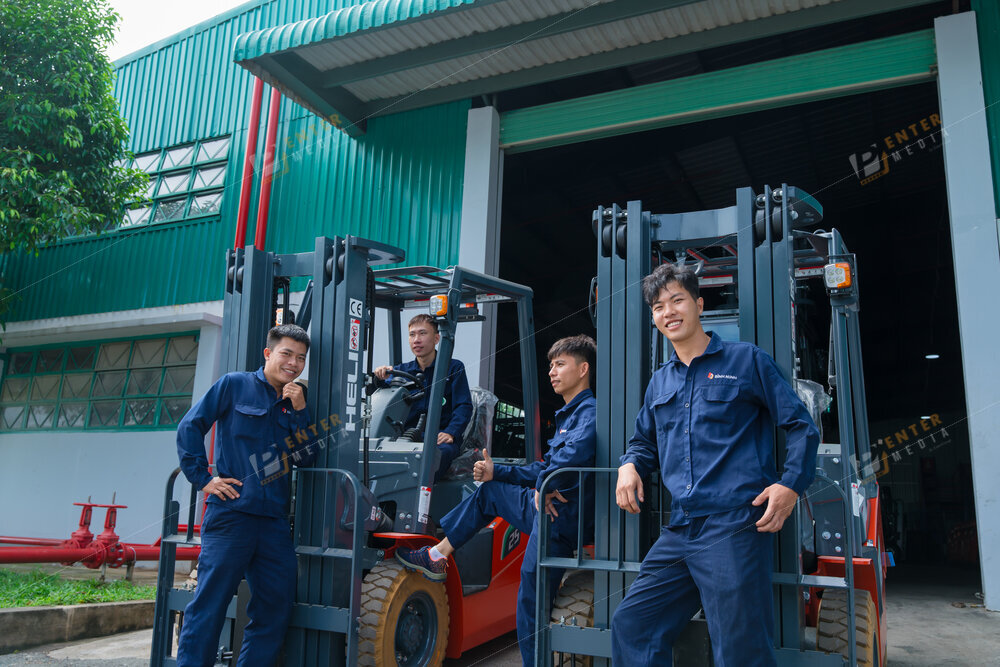 Ảnh chụp nhân sự kỹ thuật công ty Bình Minh