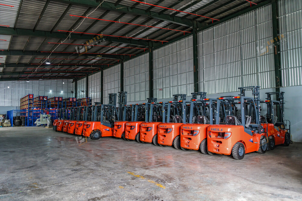 enter-media-chup-anh-brochure-doanh-nghiep-xe-nang-binh-minh-030