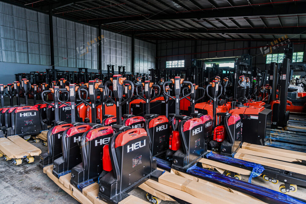 enter-media-chup-anh-brochure-doanh-nghiep-xe-nang-binh-minh-035