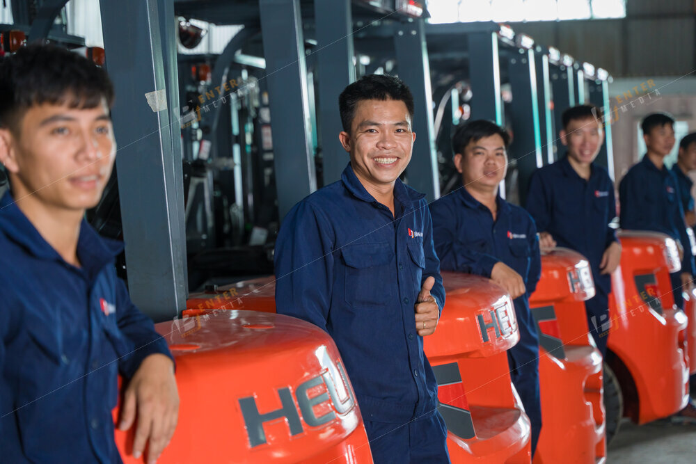 Enter Media chụp ảnh brochure doanh nghiệp Bình Minh, đơn vị phân phối xe nâng Heli số 1 Việt Nam