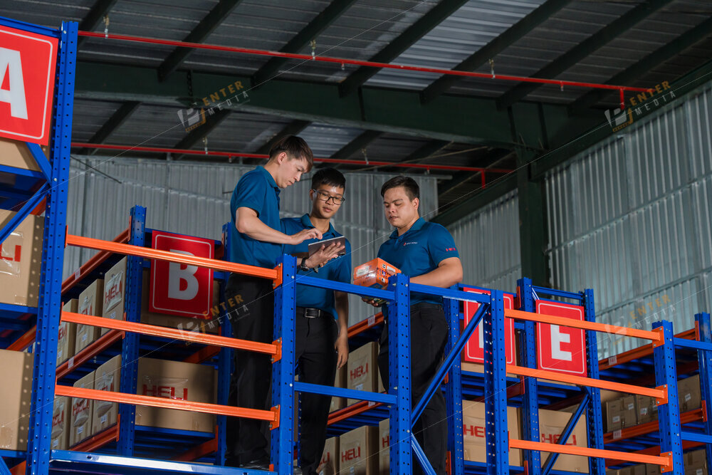 enter-media-chup-anh-brochure-doanh-nghiep-xe-nang-binh-minh-045