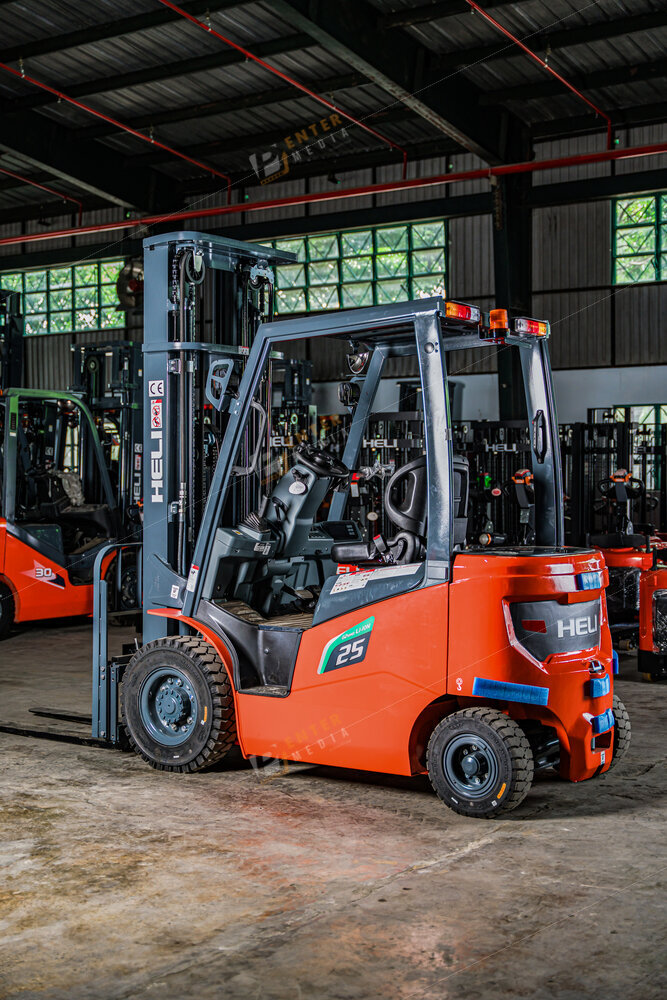 enter-media-chup-anh-brochure-doanh-nghiep-xe-nang-binh-minh-050