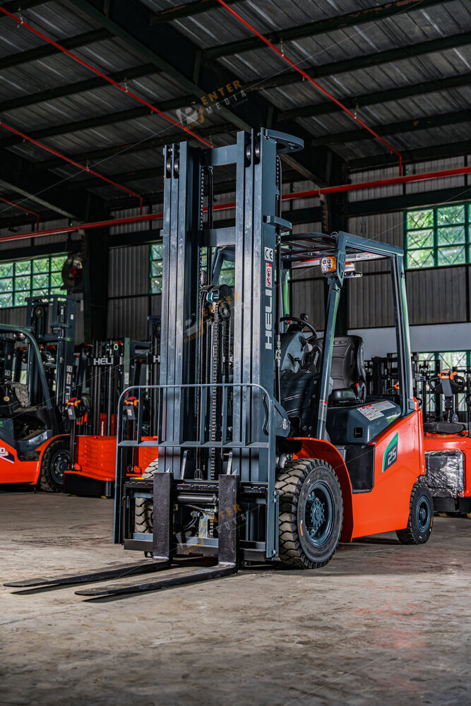 enter-media-chup-anh-brochure-doanh-nghiep-xe-nang-binh-minh-051