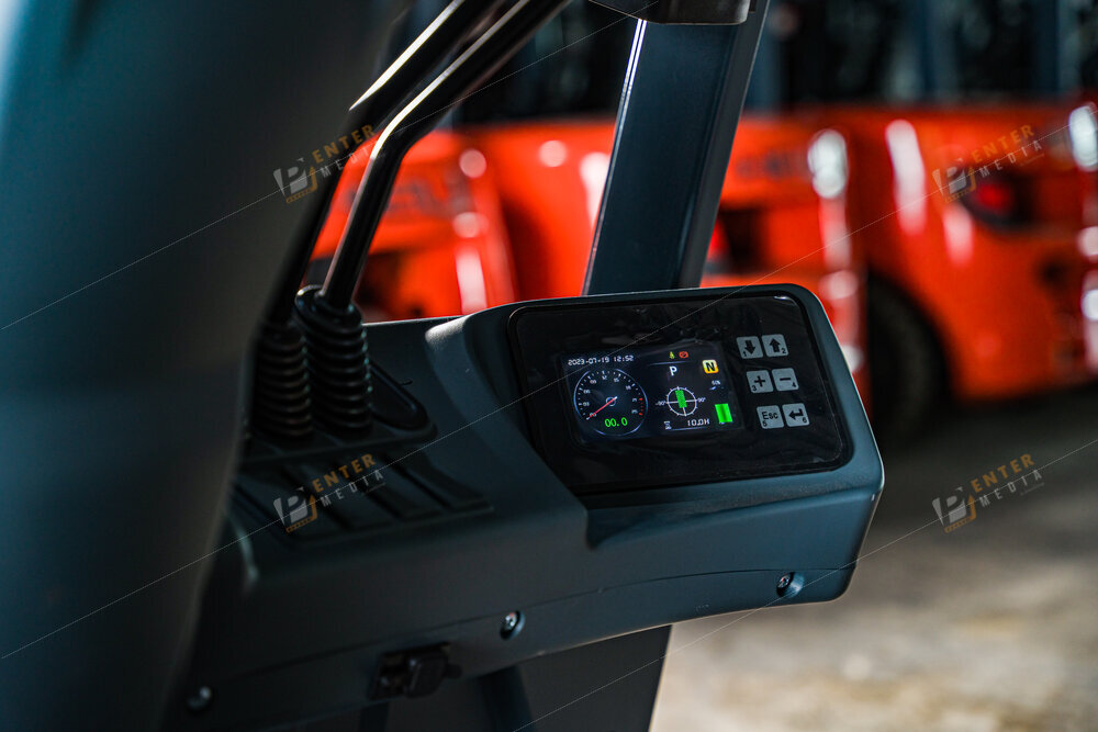 enter-media-chup-anh-brochure-doanh-nghiep-xe-nang-binh-minh-053