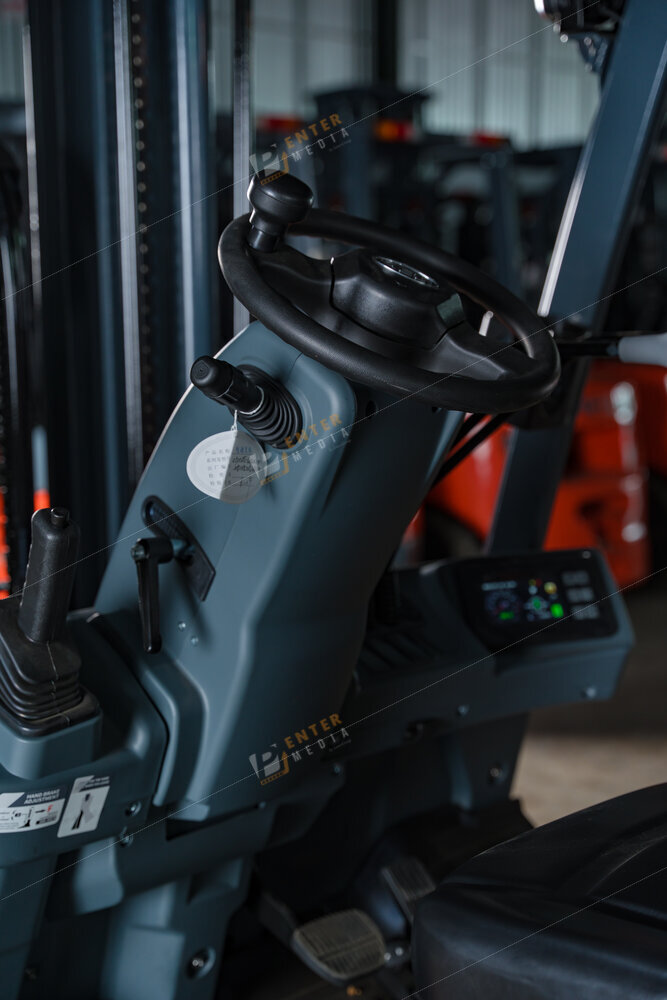 enter-media-chup-anh-brochure-doanh-nghiep-xe-nang-binh-minh-054