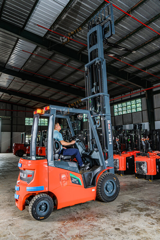 enter-media-chup-anh-brochure-doanh-nghiep-xe-nang-binh-minh-055