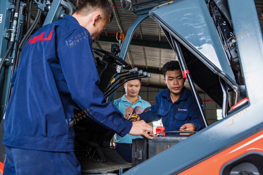 enter-media-chup-anh-brochure-doanh-nghiep-xe-nang-binh-minh-063