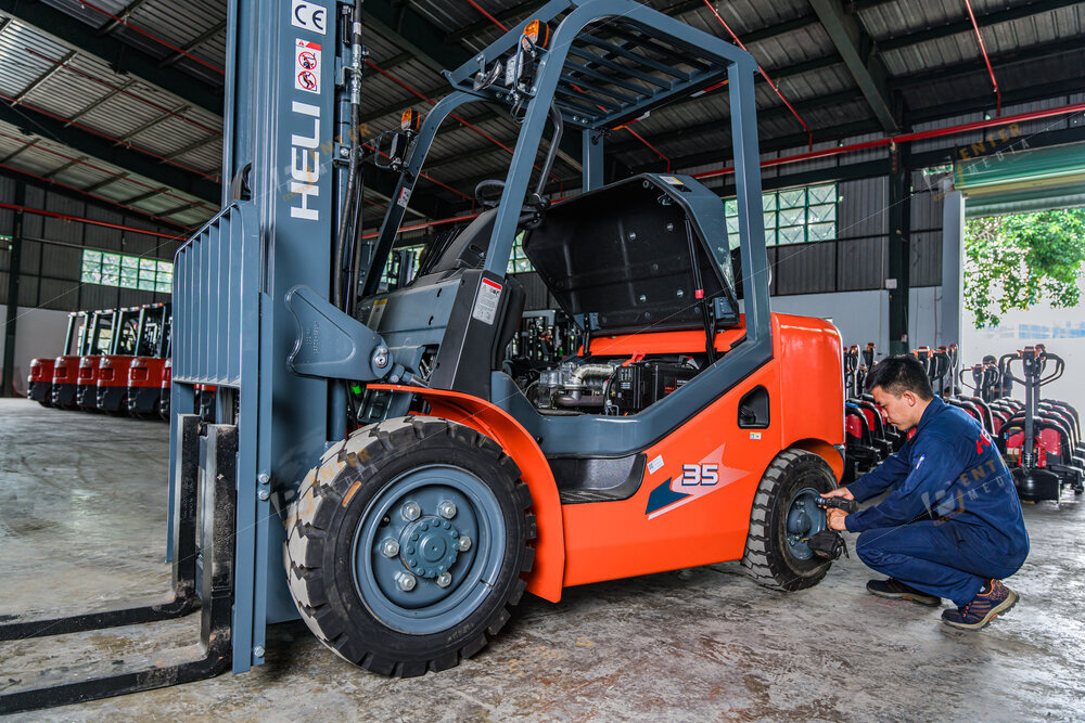 enter-media-chup-anh-brochure-doanh-nghiep-xe-nang-binh-minh-064