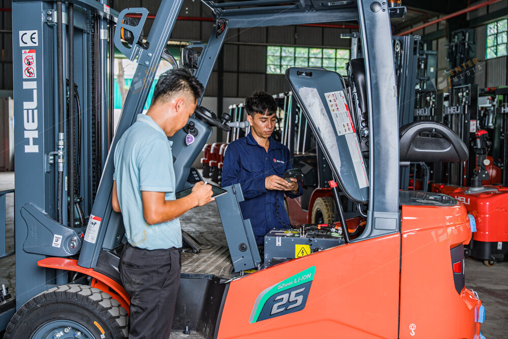 enter-media-chup-anh-brochure-doanh-nghiep-xe-nang-binh-minh-067