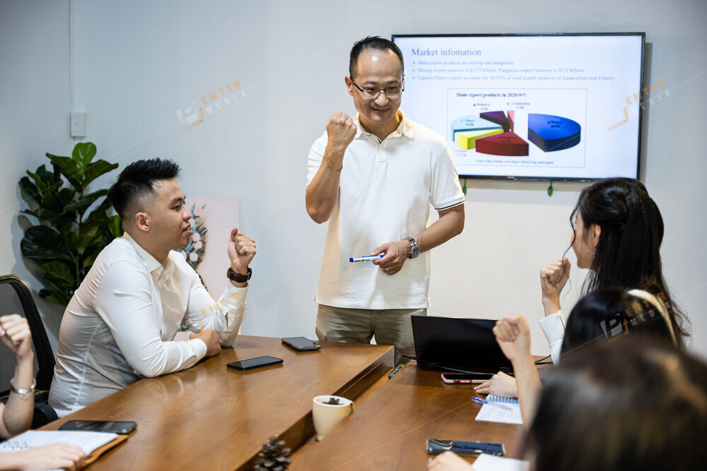 Chụp ảnh profile doanh nghiệp tại văn phòng công ty Accentus TP. HCM