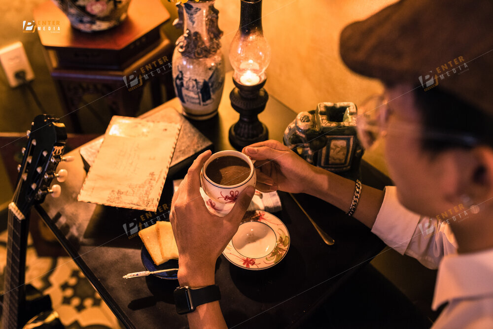 Concept thưởng thức cafe tại quán De Dakao