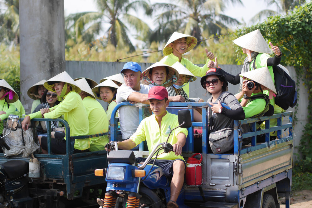 Enter Media chụp ảnh quay phim team building cho Oxalis Advanture tại Mango Home Riverside, Bến Tre