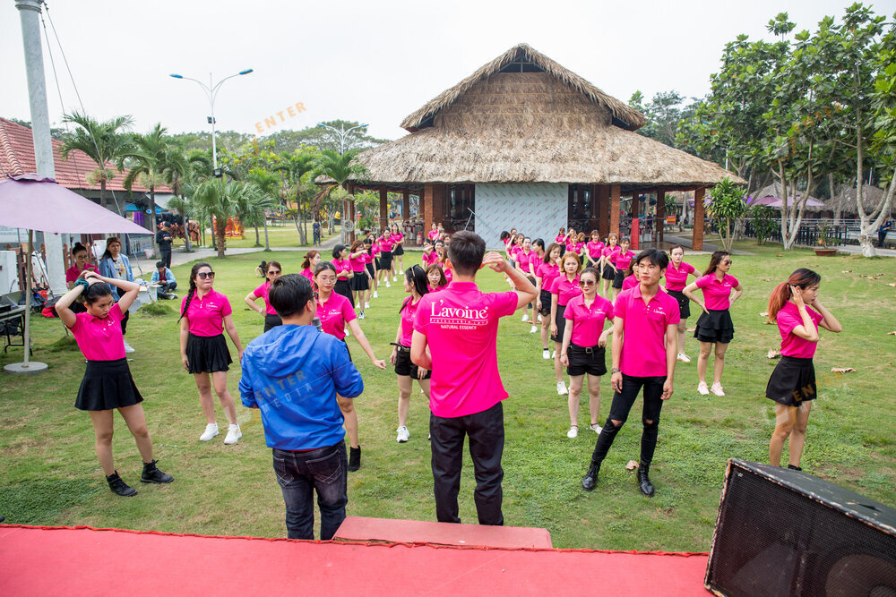 enter-media-chup-anh-quay-phim-year-end-party-cho-l-avoine-013