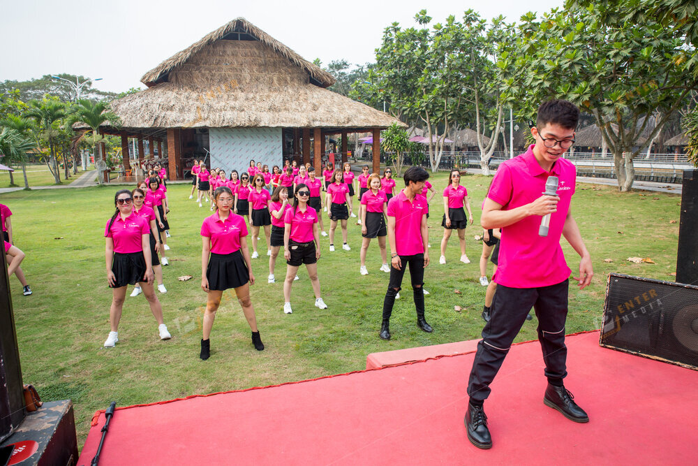 enter-media-chup-anh-quay-phim-year-end-party-cho-l-avoine-014