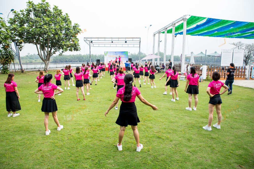 Hoạt động team buileding trong buổi tiệc tất niên công ty L'avoine