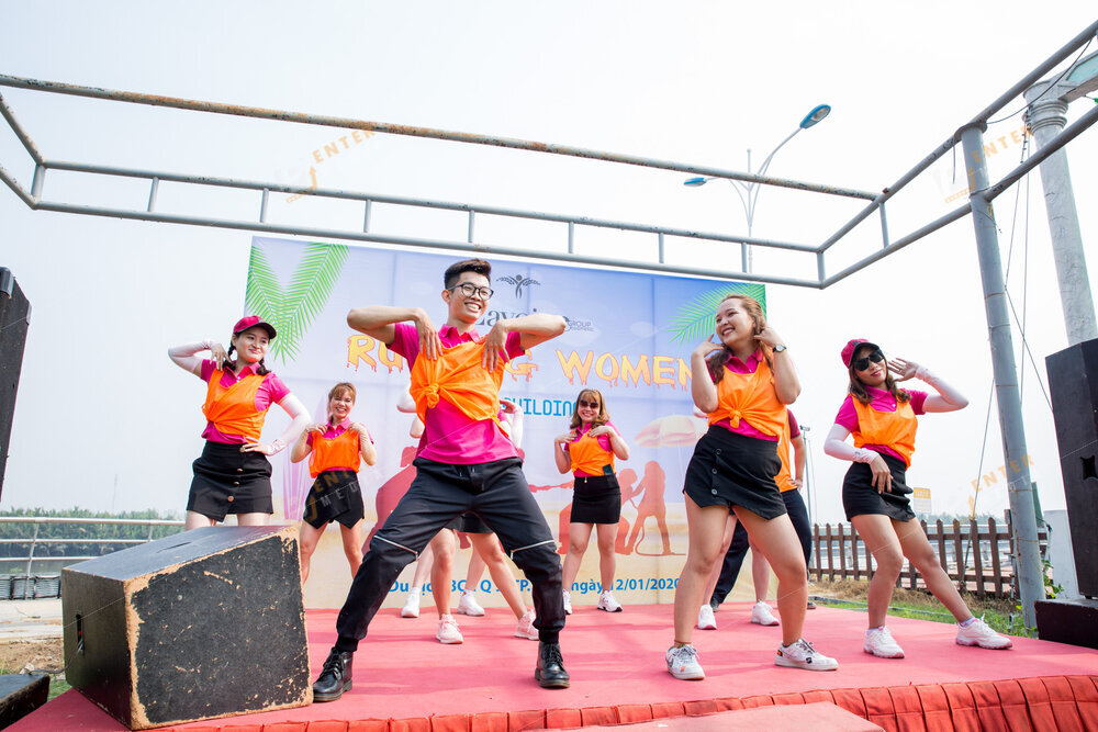 enter-media-chup-anh-quay-phim-year-end-party-cho-l-avoine-020