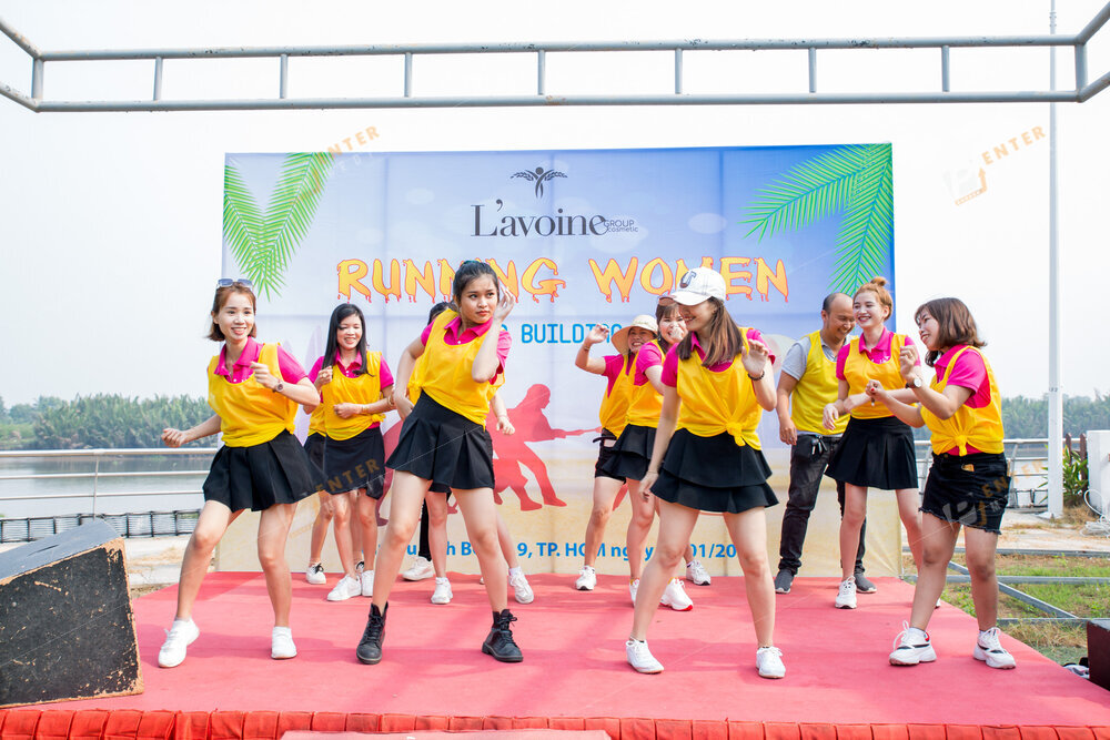 enter-media-chup-anh-quay-phim-year-end-party-cho-l-avoine-021