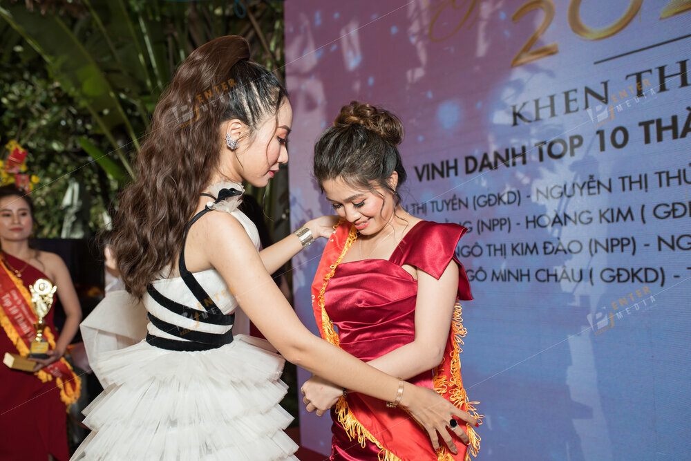 enter-media-chup-anh-quay-phim-year-end-party-cho-l-avoine-062