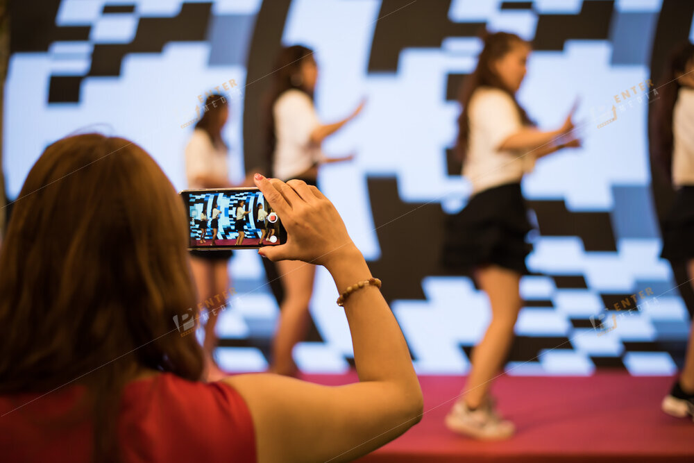 enter-media-chup-anh-quay-phim-year-end-party-cho-l-avoine-066