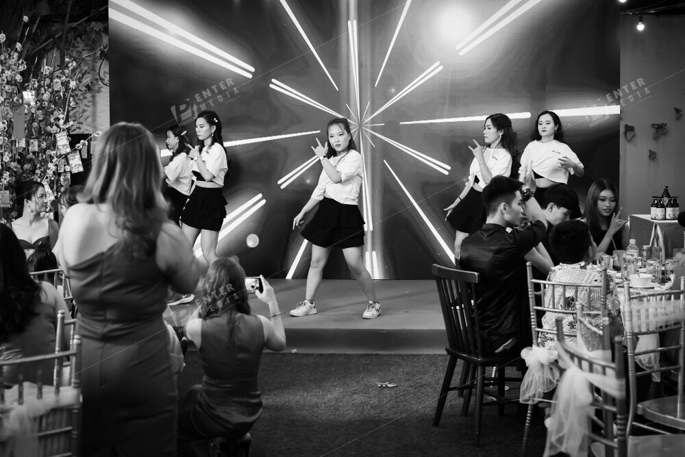 Chương trình văn nghệ trong bữa tiệc tất niên công ty L'avoine