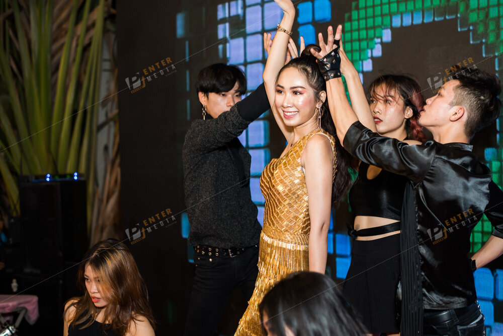 enter-media-chup-anh-quay-phim-year-end-party-cho-l-avoine-072