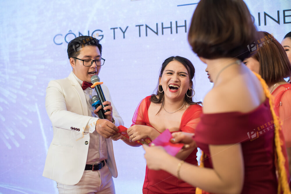 enter-media-chup-anh-quay-phim-year-end-party-cho-l-avoine-079