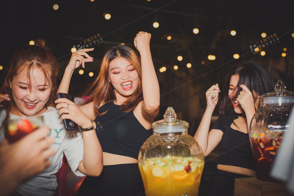 enter-media-chup-anh-quay-phim-year-end-party-cho-l-avoine-084