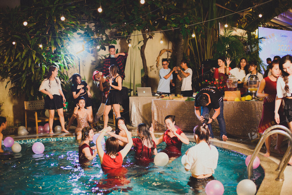 enter-media-chup-anh-quay-phim-year-end-party-cho-l-avoine-103