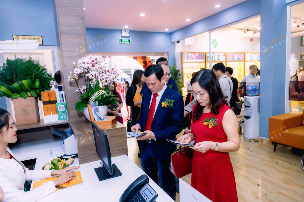 enter-media-chup-anh-su-kien-khai-truong-trung-tam-nhan-khoa-eagle-eye-centre-vietnam-019