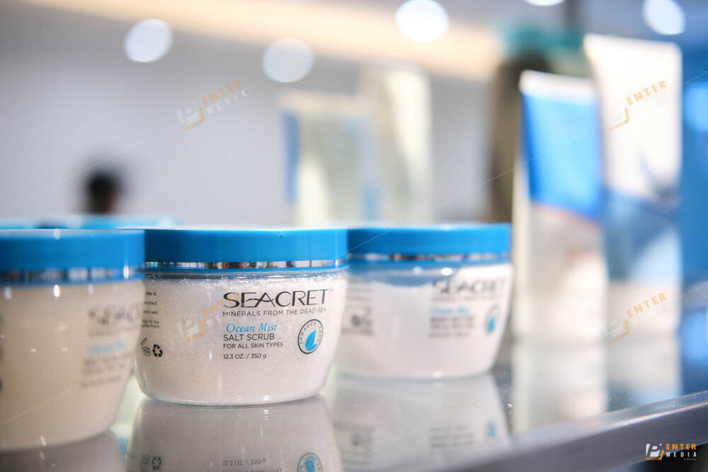 Hình ảnh sản phẩm Seacret trưng bày trong buổi khai trương