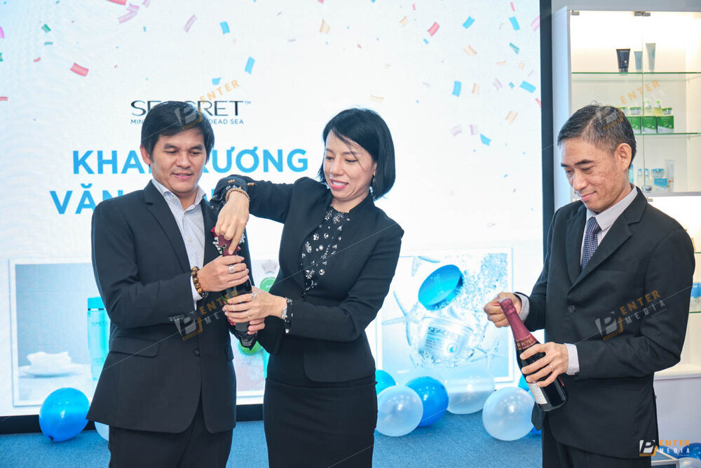 enter-media-chup-anh-su-kien-quay-phim-su-kien-grand-opening-cho-cong-ty-seacret-017