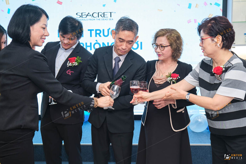 enter-media-chup-anh-su-kien-quay-phim-su-kien-grand-opening-cho-cong-ty-seacret-018