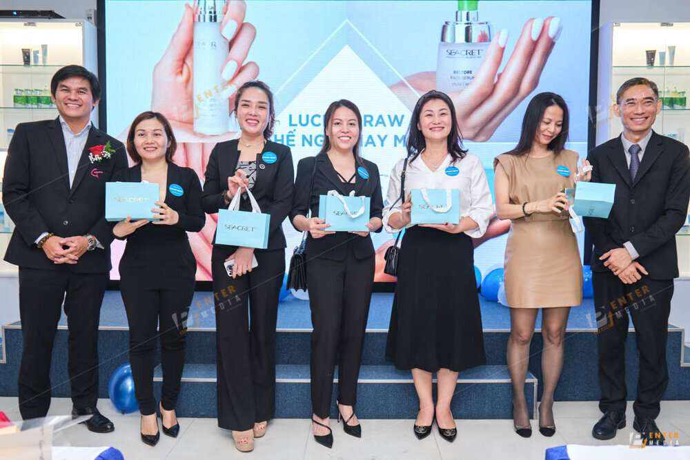 enter-media-chup-anh-su-kien-quay-phim-su-kien-grand-opening-cho-cong-ty-seacret-040