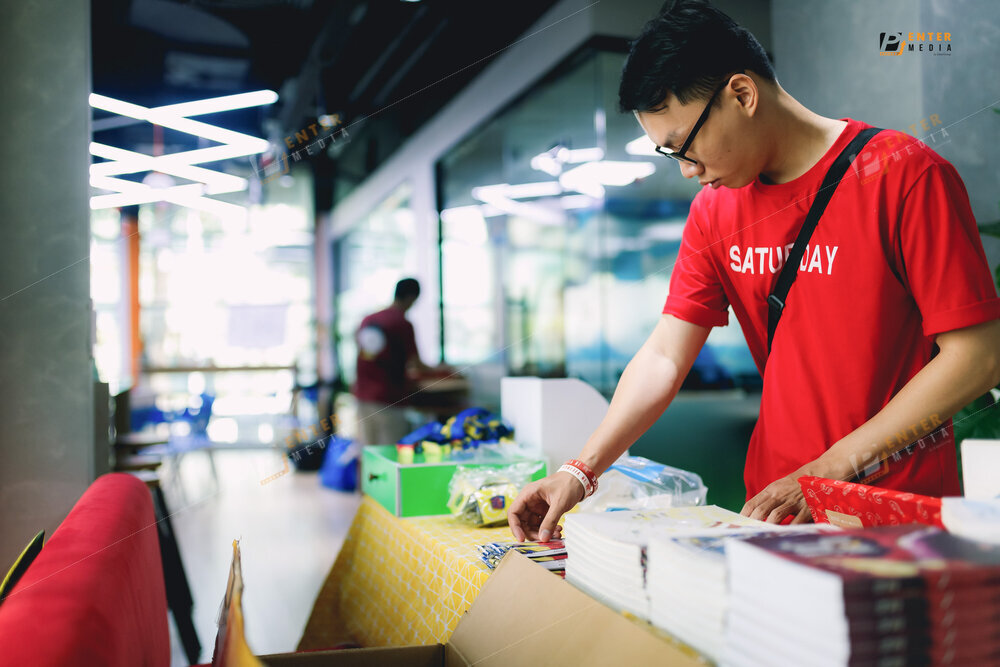 enter-media-chup-anh-su-kien-ra-mat-sach-cho-nha-xuat-ban-du-but-007