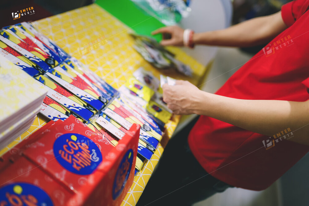 enter-media-chup-anh-su-kien-ra-mat-sach-cho-nha-xuat-ban-du-but-008