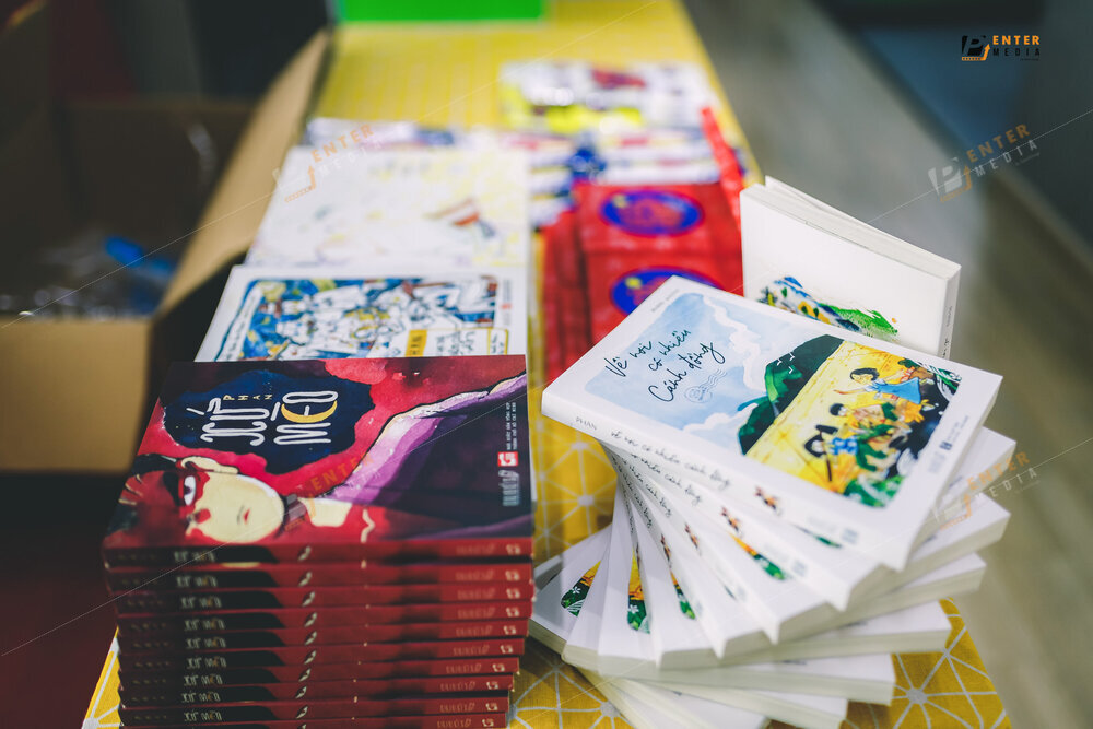 enter-media-chup-anh-su-kien-ra-mat-sach-cho-nha-xuat-ban-du-but-010