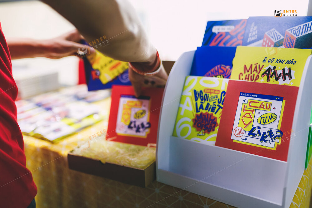 enter-media-chup-anh-su-kien-ra-mat-sach-cho-nha-xuat-ban-du-but-011