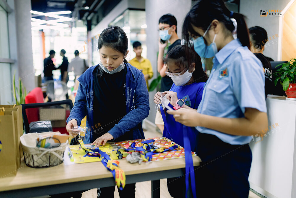 enter-media-chup-anh-su-kien-ra-mat-sach-cho-nha-xuat-ban-du-but-013