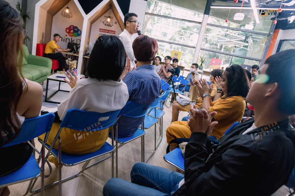 enter-media-chup-anh-su-kien-ra-mat-sach-cho-nha-xuat-ban-du-but-030