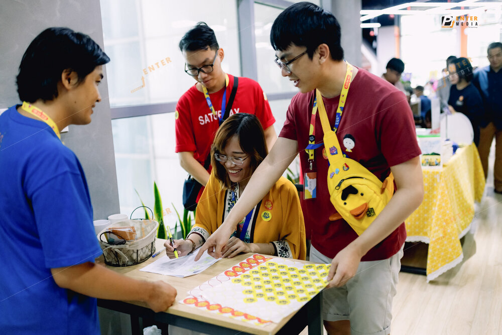 enter-media-chup-anh-su-kien-ra-mat-sach-cho-nha-xuat-ban-du-but-033