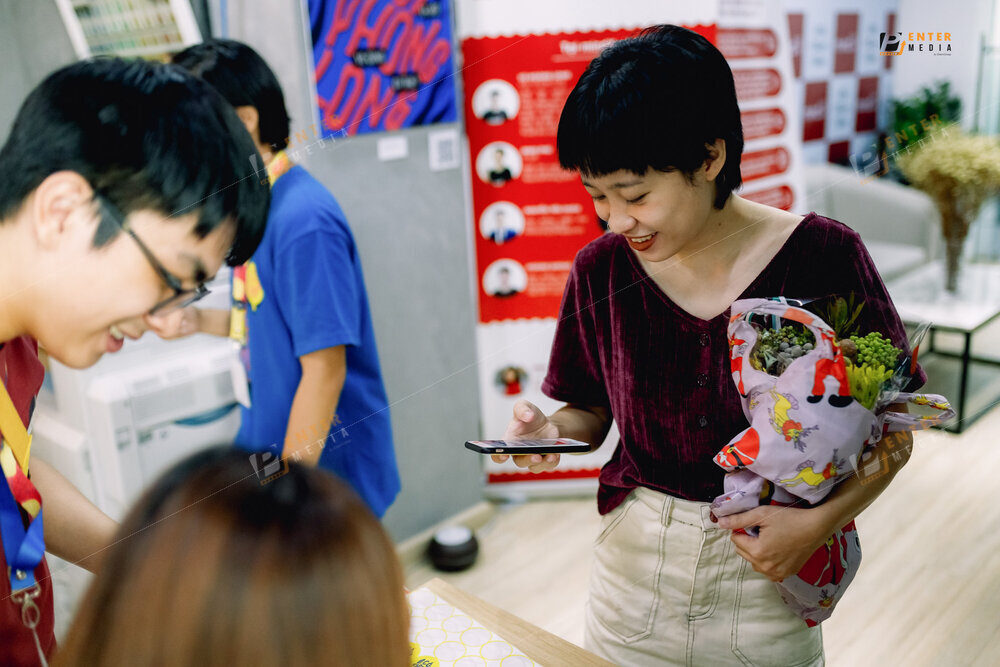 enter-media-chup-anh-su-kien-ra-mat-sach-cho-nha-xuat-ban-du-but-035